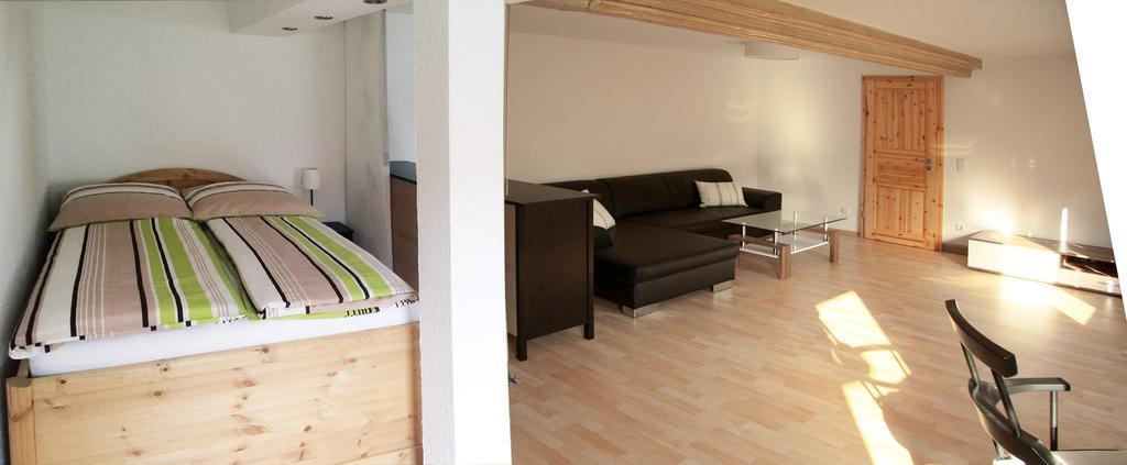 3 Seiten Ferienwohnung Jena Quarto foto