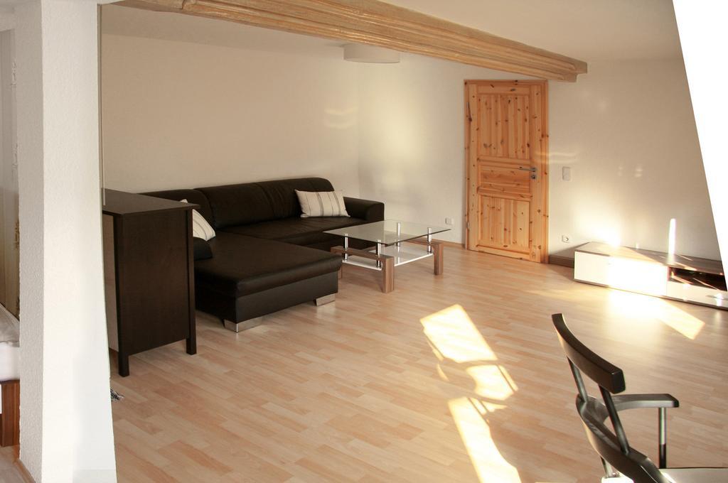3 Seiten Ferienwohnung Jena Quarto foto