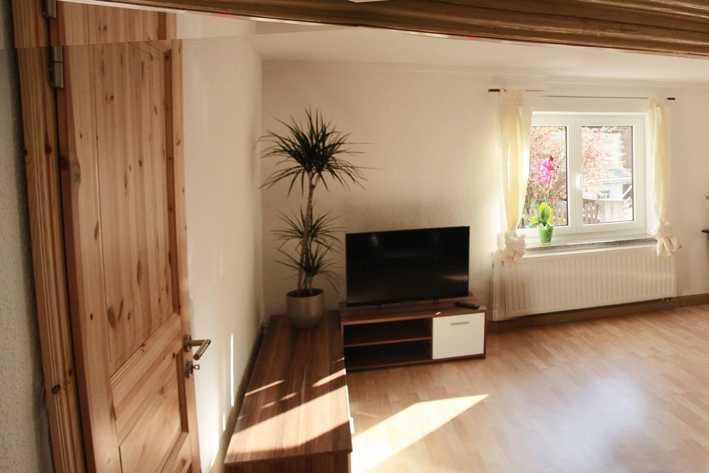 3 Seiten Ferienwohnung Jena Quarto foto