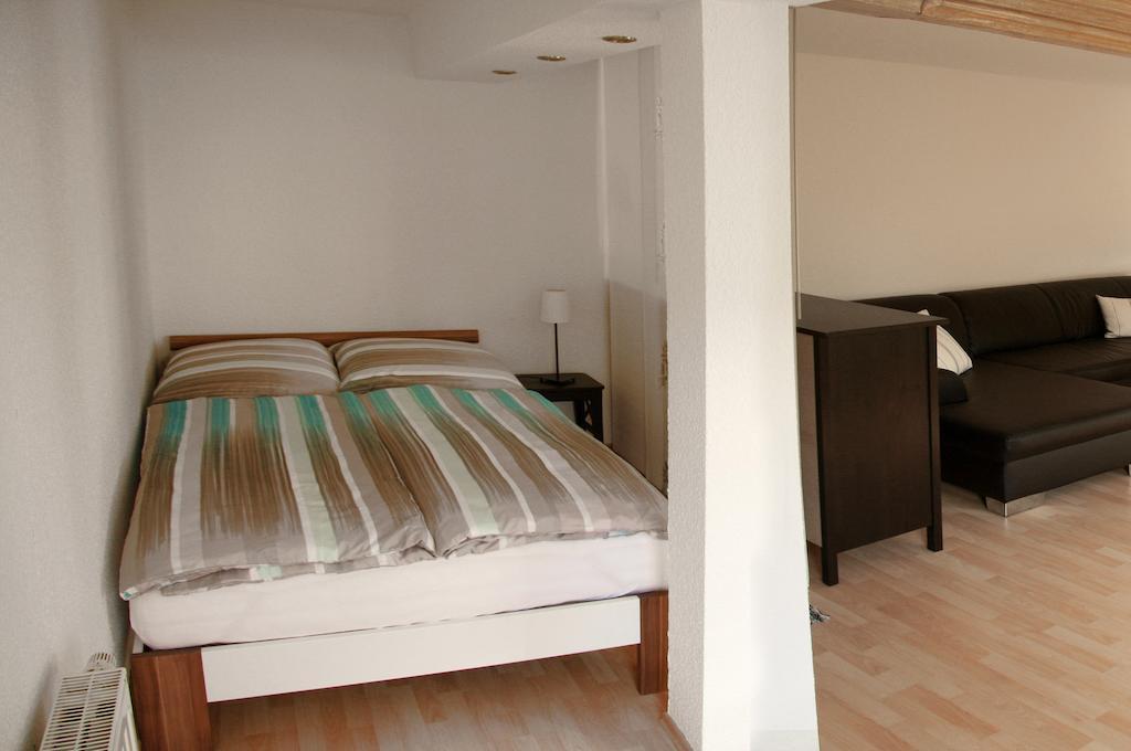 3 Seiten Ferienwohnung Jena Quarto foto